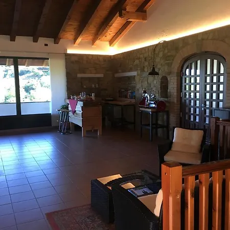 مزرعة للإقامة Agriturismo Subida Di Monte